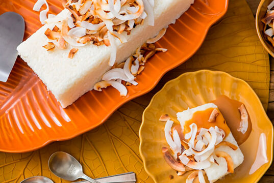 Cuscuz de tapioca com calda de coco queimado