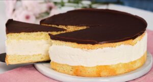 Sobremesa inesquecível em 15 minutos. Todo mundo está procurando essa receita! Bolo que derrete na