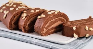 Um rolo de SNICKERS que derrete na boca! Simples e delicioso. Receita em 5 minutos.