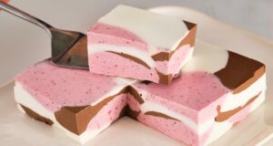 Se não houver tempo, há uma sobremesa incrível em 5 minutos, sem forno, sem farinha!