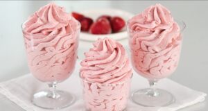 Sobremesa cremosa de morango em 5 minutos! Todo mundo está procurando esta receita! Sem fermento, s