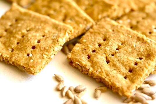 3 tipos de farinha e água saudáveis! Biscoitos diet com sementes!