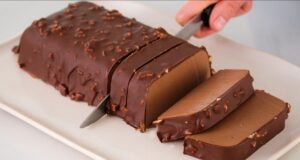 Só chocolate e leite! Uma incrível sobremesa de 2 ingredientes em 5 minutos! Sem fermento, sem açúc
