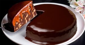 Bolo de chocolate delicioso em 5 minutos! SEM açúcar, ovos e farinha!